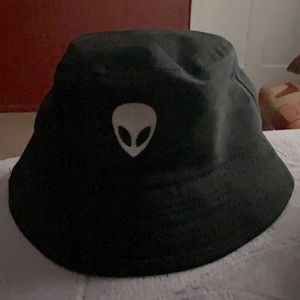Alían Bucket Hat📍